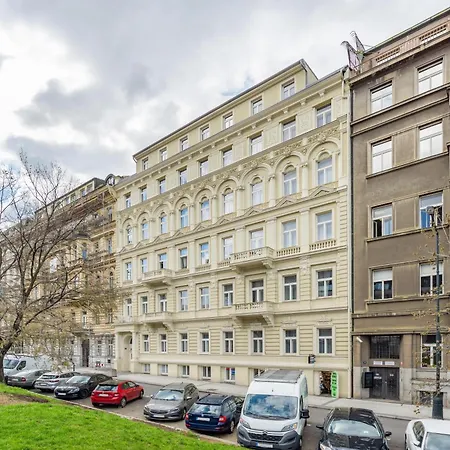 Apartmán 2br - 1 - Elevator - Self Check-in Praha
