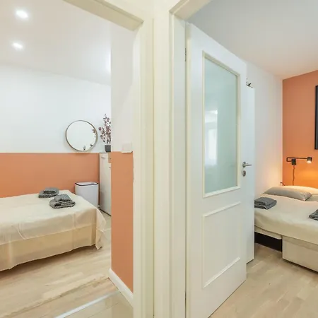 2br - 1 - Elevator - Self Check-in Praha