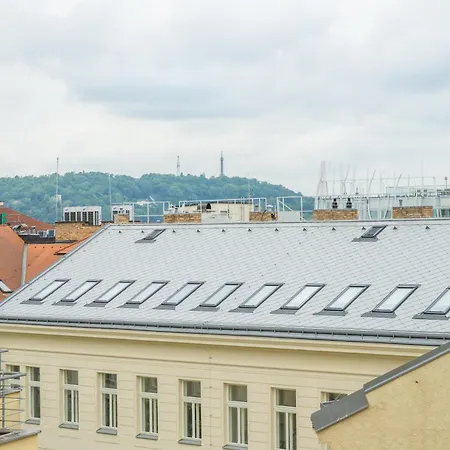 Homely L 5 Min To Airport Express,train Station With Self Check In شقة براغ