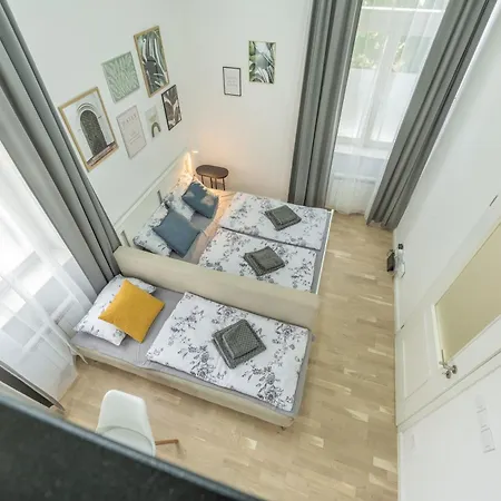 Homely L 5 Min To Airport Express,train Station With Self Check In شقة