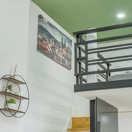 شقة Homely L 5 Min To Airport Express,train Station With Self Check In براغ