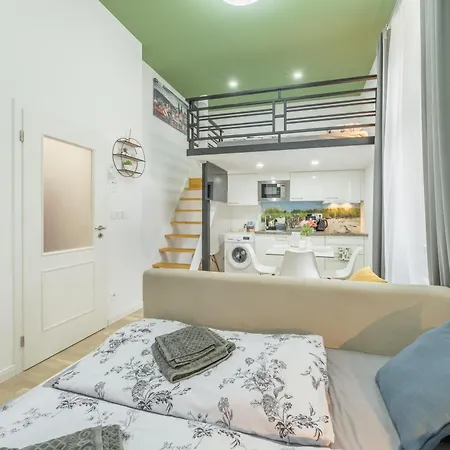 Homely L 5 Min To Airport Express,train Station With Self Check In براغ