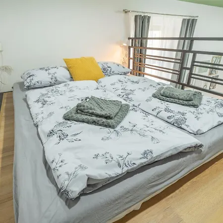 Homely L 5 Min To Airport Express,train Station With Self Check In