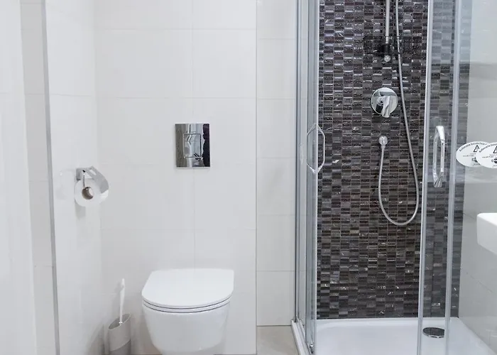 Top Floor Central Apt - Elevator - Self Check-In *